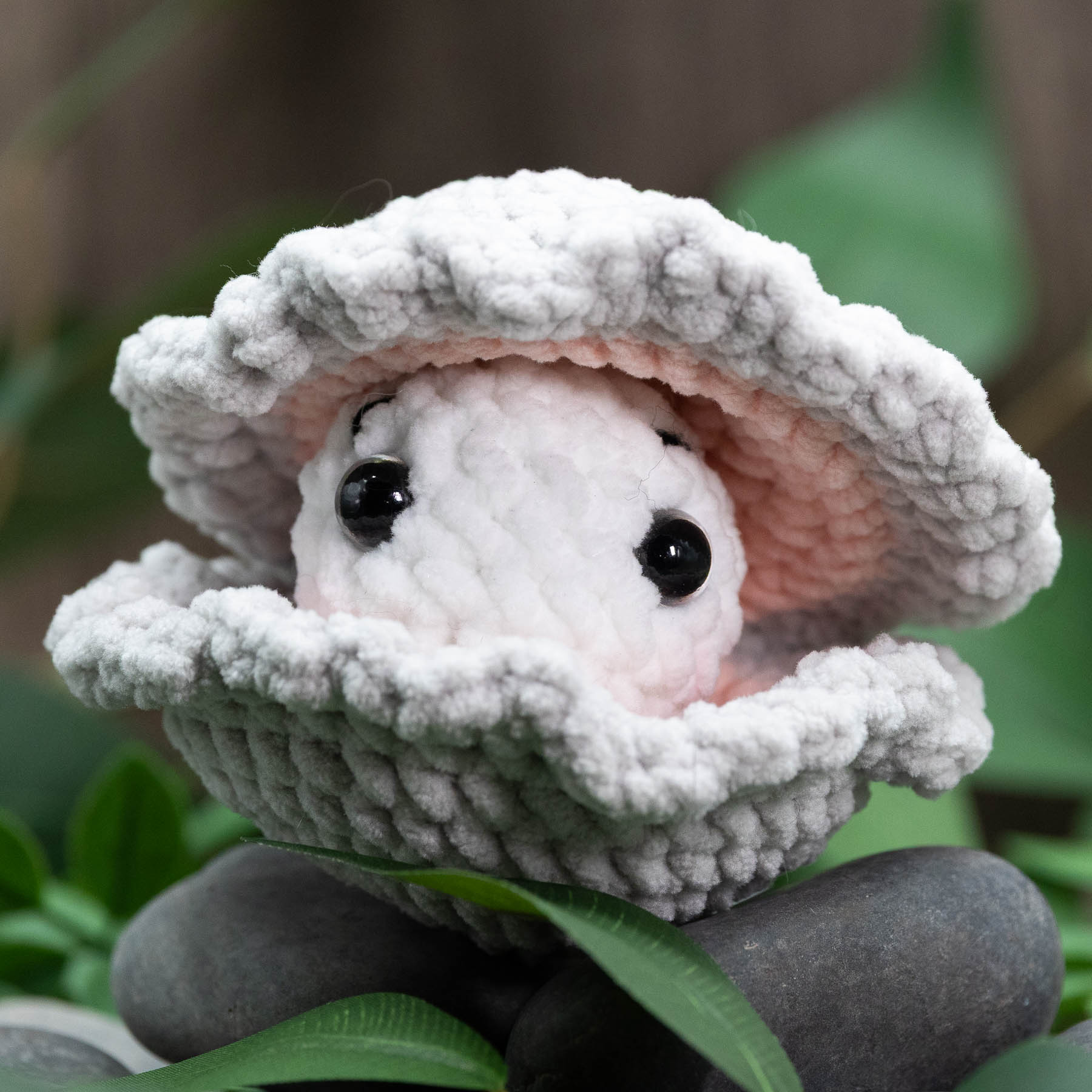 Pearlie Puff the Clam plushie